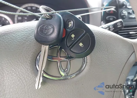 2004 Toyota Sienna Le z USA, uszkodzony, nr VIN 5TDZA23C94S103300